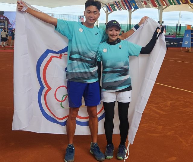 금메달을 따낸 대만의 위가이원, 황스위안