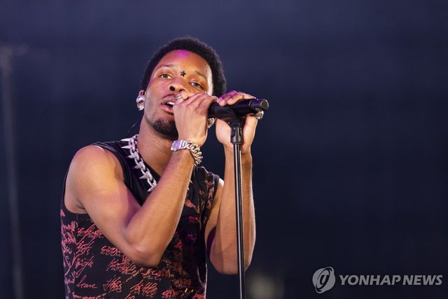 미국 싱어송라이터 데이비드(d4vd)