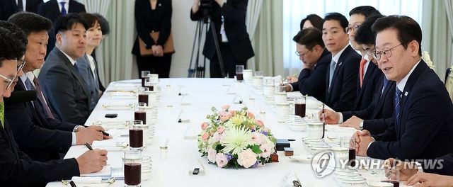 이재명 대통령, 증권사 리서치센터장들과 오찬