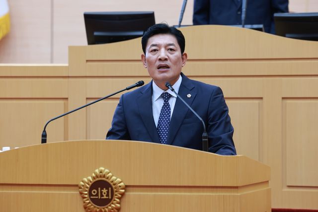 도정질의하는 정철 도의원