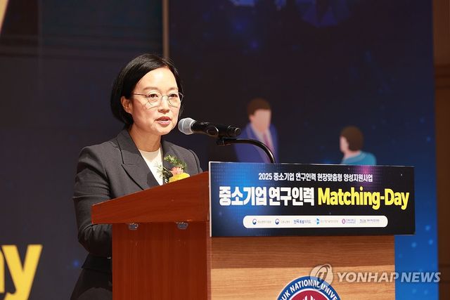 인사말 하는 한성숙 장관