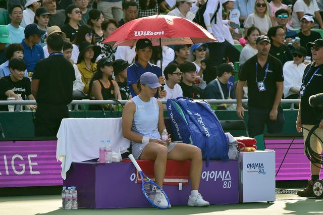 평일 낮 경기에도 시비옹테크 경기를 보기 위해 몰려든 팬들의 모습. 
