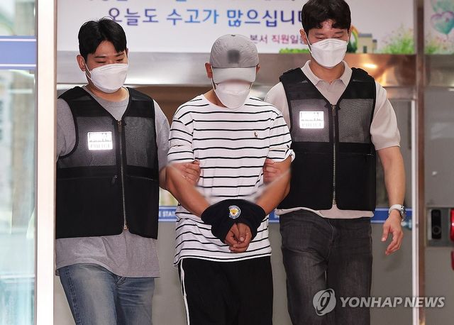 'KT 소액결제' 사건 피의자 B씨 영장실질심사