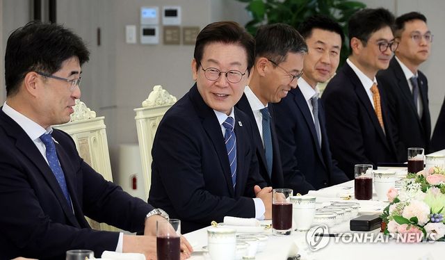 이재명 대통령, 증권사 리서치센터장들과 오찬