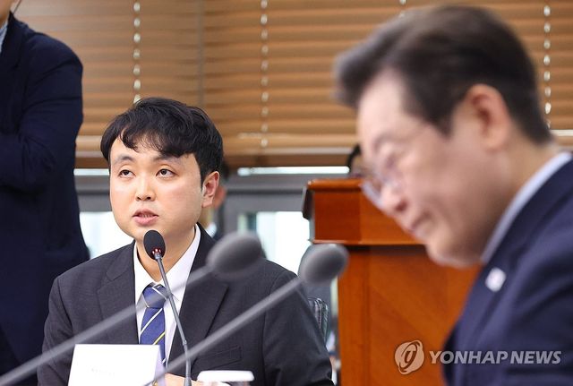 발표하는 이주형 청년담당관