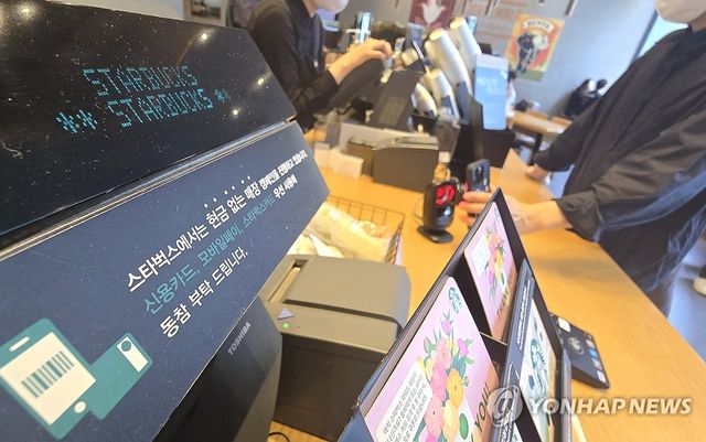 상반기 카드 사용액의 54%, 모바일 등으로…실물카드 줄어