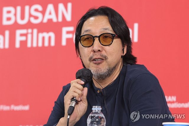 질문에 답하는 코고나다