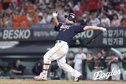 선제 1점 홈런 터뜨리는 한화의 노시환