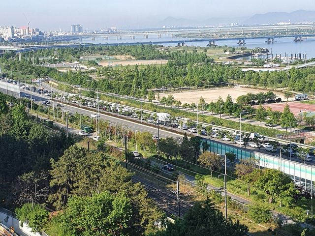 부산 화명~양산 교통체계 개선공사 주변 차량정체 모습