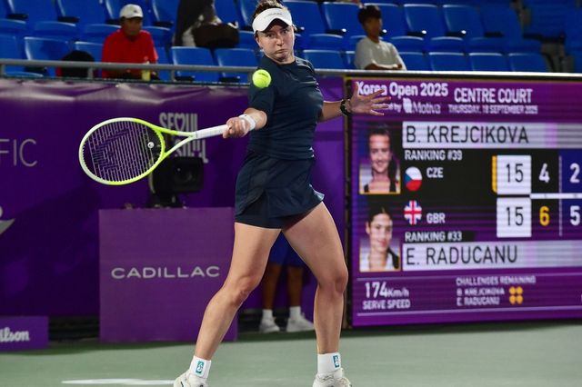 크레이치코바의 18일 경기 모습. 