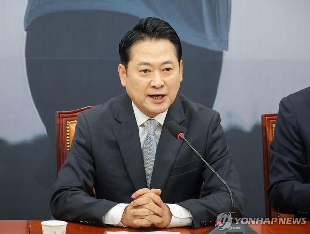 국민의힘 최고위원회의, 발언하는 장동혁 대표