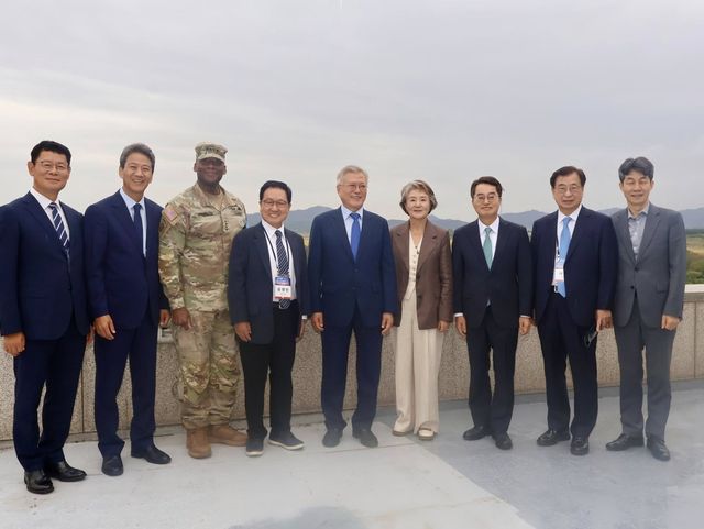 JSA 찾은 문재인 전 대통령