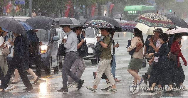 기습적인 가을비…경기남부 등엔 시간당 30㎜ 안팎