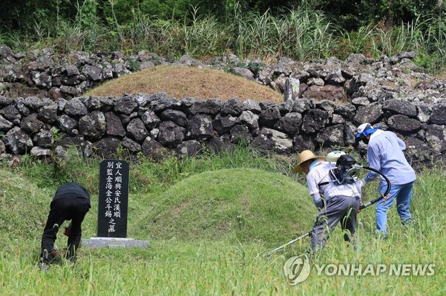 추석 앞두고 벌초 '한창'