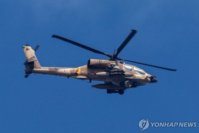 가자지구 상공에 진입한 이스라엘군 아파치 헬기