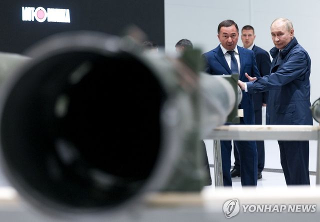 군사장비 시찰하는 푸틴 대통령