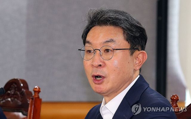 발언하는 이억원 금융위원장