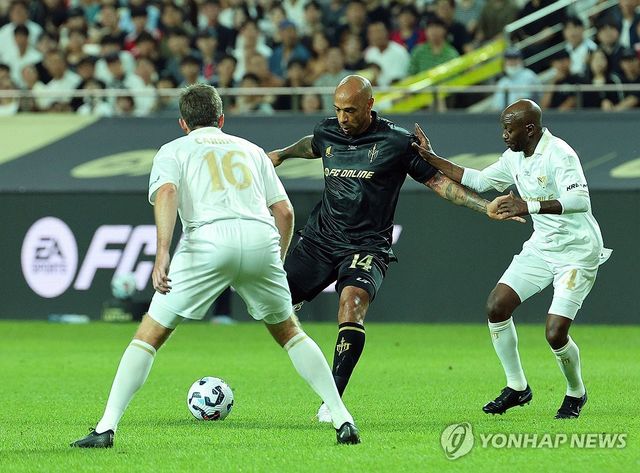 돌파 시도하는 앙리