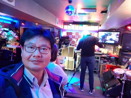 인천에서 진행했던 네덜란드 방송사 'Spoor loos' 촬영 중인 류동익 박사 