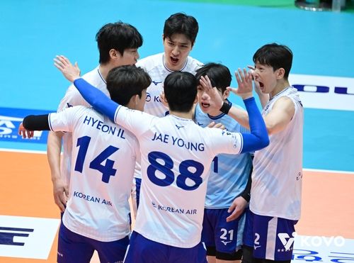 파이팅 외치는 대한항공 선수들