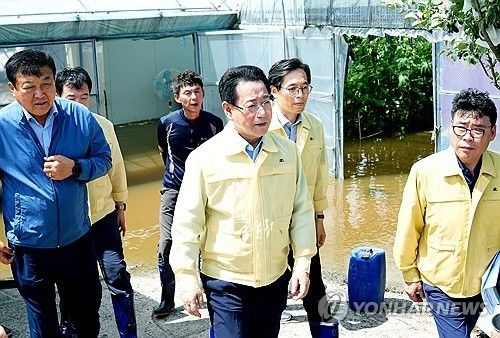 호우 피해 점검하는 김영록 전남지사