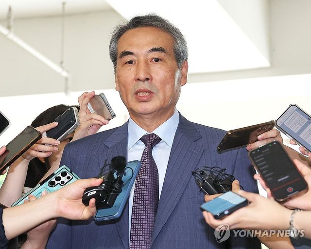 사무실 출근하는 민중기 특별검사