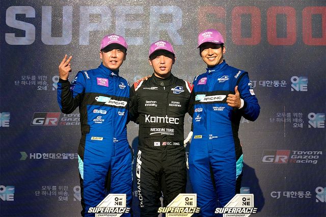 지난해 슈퍼레이스 챔피언십 8라운드에서 동시에 시상대에 오른 오네 레이싱.