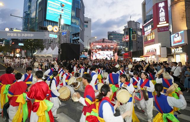 지난해 신촌 글로벌 대학문화축제 포스터