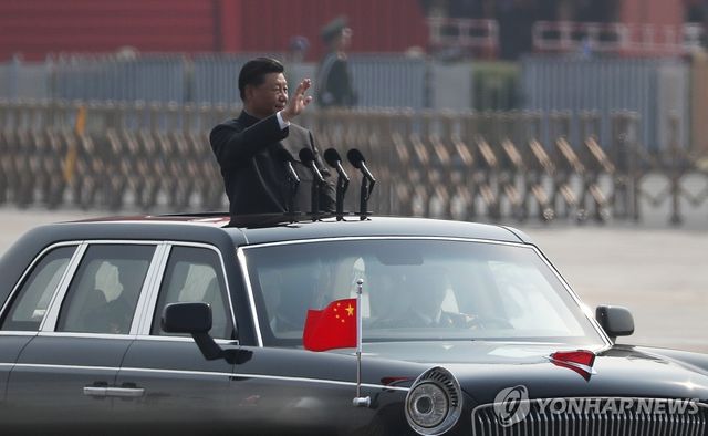 2019년 중국 건국 70주년 기념 열병식에서 군을 사열하는 시진핑 중국 국가주석