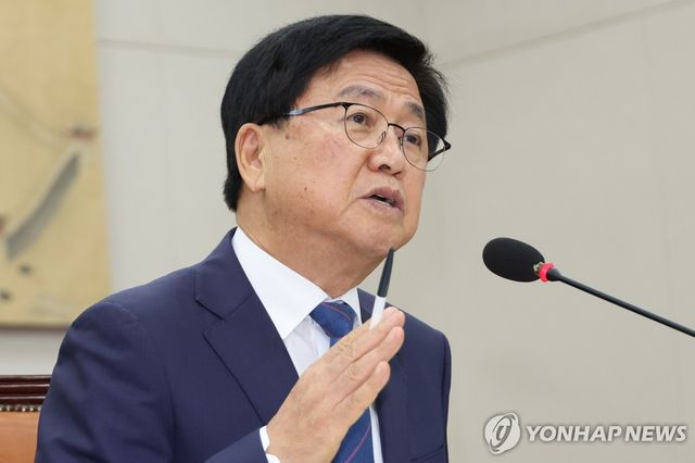 답변하는 최교진 교육부 장관 후보자