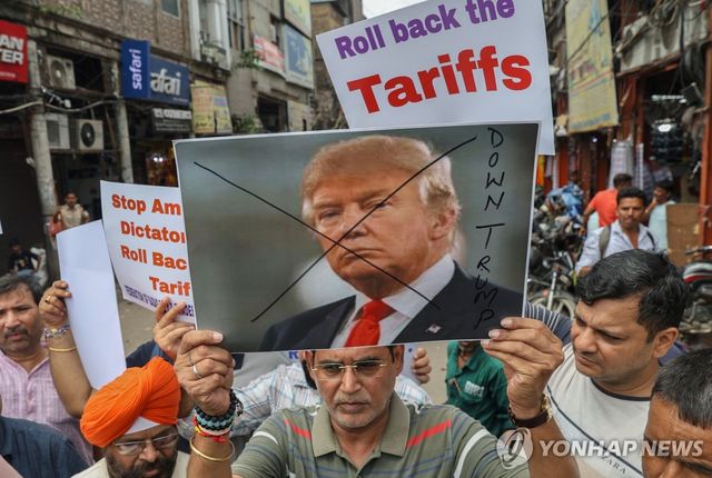 미국 50% 관세 적용에 반대하는 인도인들