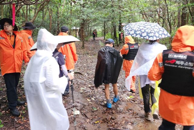 한라산 둘레길에서 구조된 관광객들