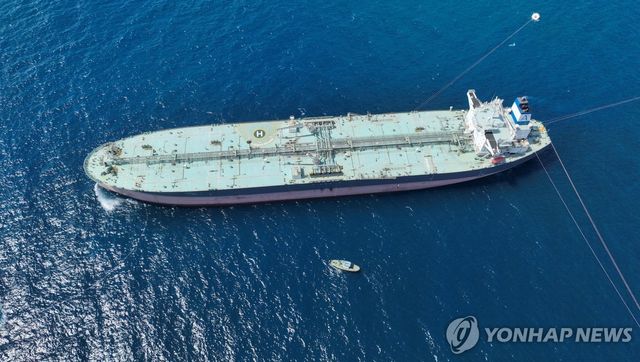 시리아 타르투스 항구에 정박한 니소스 크리스티아나 유조선