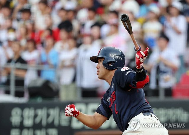 전준우, 2타석 만에 멀티히트