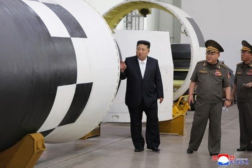 김정은, 방중 전 ICBM'화성-20' 개발 시사