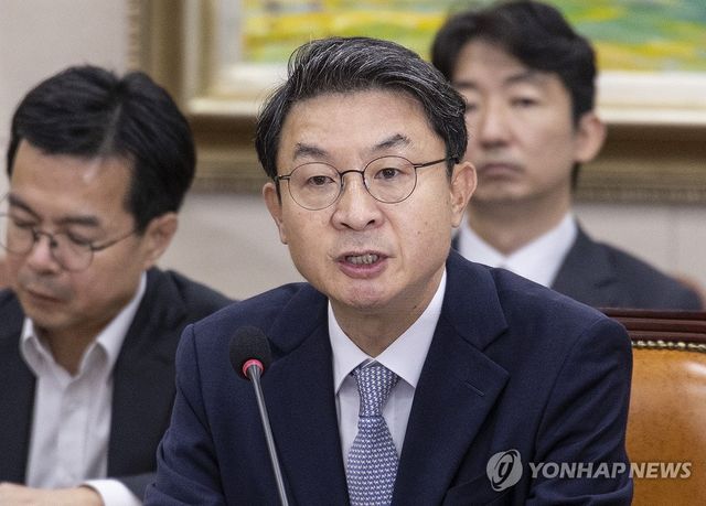 의원 질의에 답하는 이억원 금융위원장 후보자