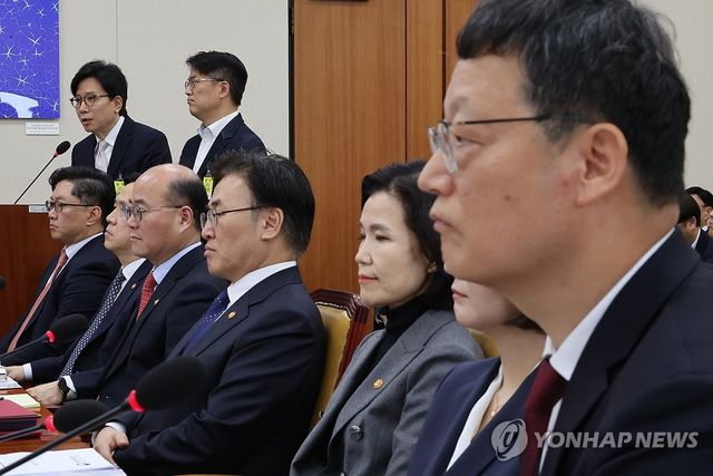'EBS 신임 사장과 현 사장'