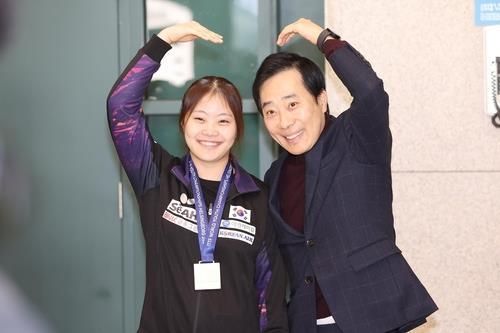 유예린(왼쪽)과 유남규 한국거래소 감독