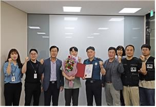 원주경찰서장, 보이스피싱 예방 은행원 감사장 수여