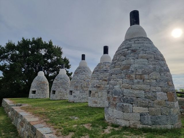 복원된 진주 망진산 봉수대