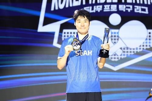 두나무 프로탁구리그 시리즈2 남자단식서 우승한 장우진