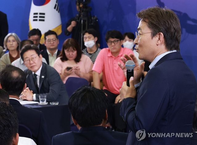 발언하는 금융위 사무처장