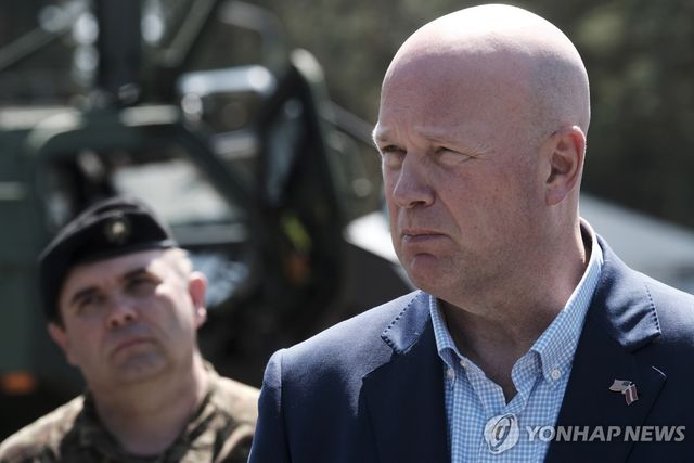 휘터커 나토 주재 미국 대사