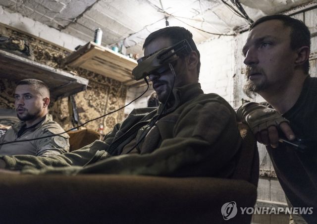 드론 조종하는 우크라이나 군인