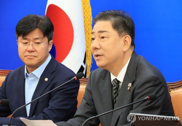 기자간담회 하는 김병기 원내대표