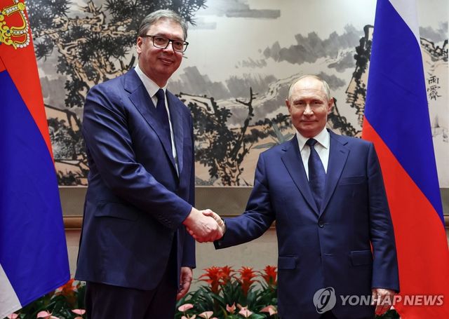 알렉산다르 부치치 세르비아 대통령과 블라디미르 푸틴 러시아 대통령