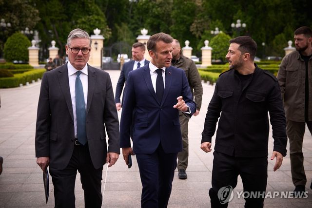 5월 10일(현지시간) 키이우에서 젤렌스키 만난 마크롱과 스타머 