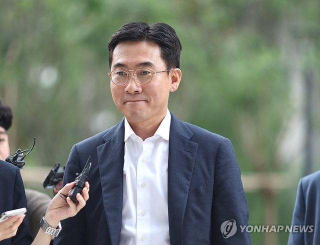 특검 출석하는 조영탁 대표