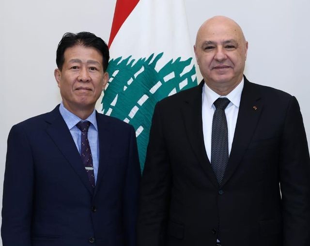 전상호(왼쪽) GLS 이사와 조셉 아운 레바논 대통령