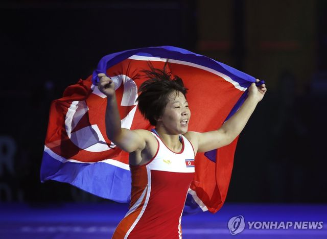 세계선수권대회에서 우승한 북한 여자 레슬링 오경령